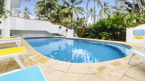 By The Sea Port Douglas - Sydneys Hotel 25