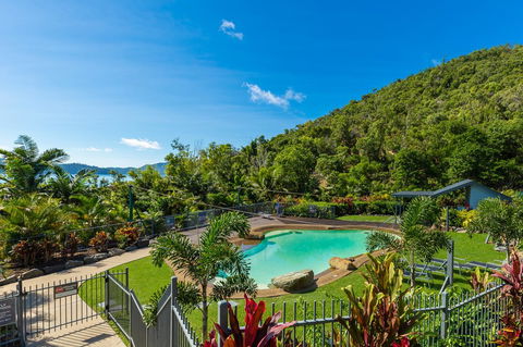 Beach Lodges - Sydneys Hotel 1