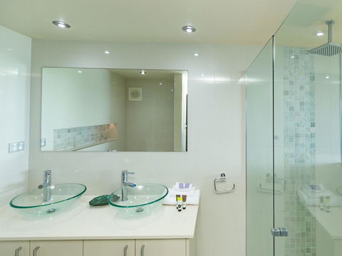 Beach Lodges - Sydneys Hotel 8