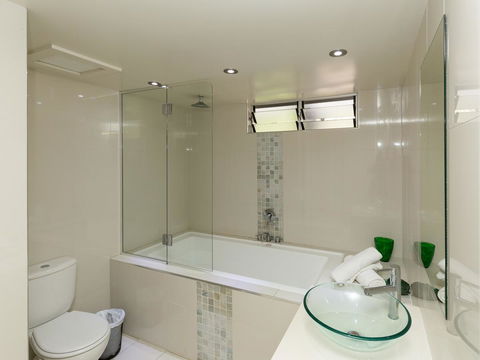Beach Lodges - Sydneys Hotel 12