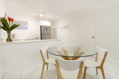The White House Port Douglas - Sydneys Hotel 13