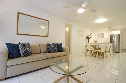 The White House Port Douglas - Sydneys Hotel 2