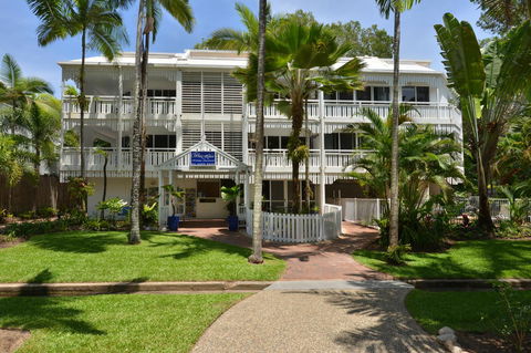 The White House Port Douglas - Sydneys Hotel 0