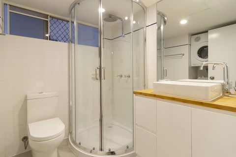 The White House Port Douglas - Sydneys Hotel 4