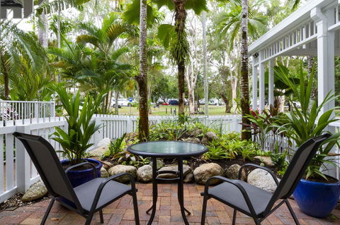 The White House Port Douglas - Sydneys Hotel 9