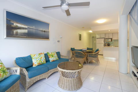 The White House Port Douglas - Sydneys Hotel 24