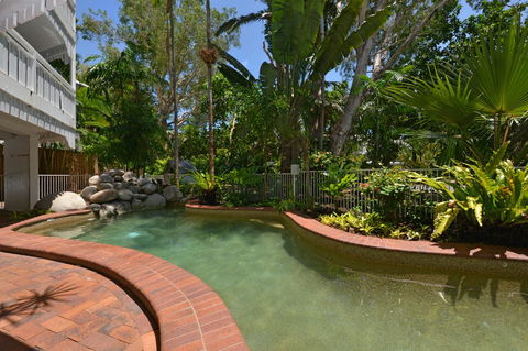 The White House Port Douglas - Sydneys Hotel 17