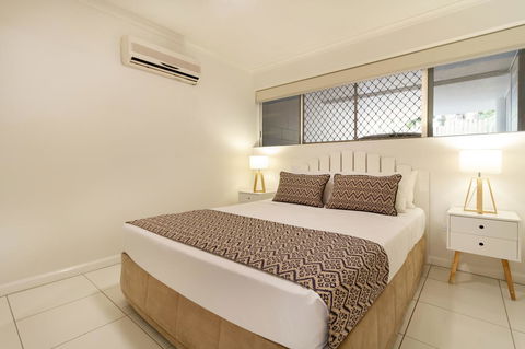 The White House Port Douglas - Sydneys Hotel 8