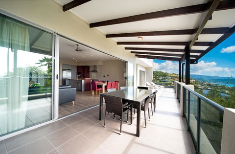 Whitsunday Reflections - Sydneys Hotel 2