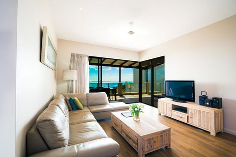 Whitsunday Reflections - Sydneys Hotel 12