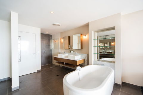 Whitsunday Reflections - Sydneys Hotel 16