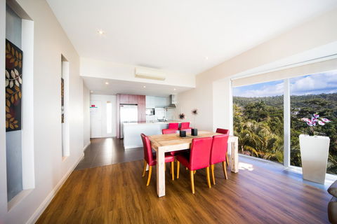 Whitsunday Reflections - Sydneys Hotel 14