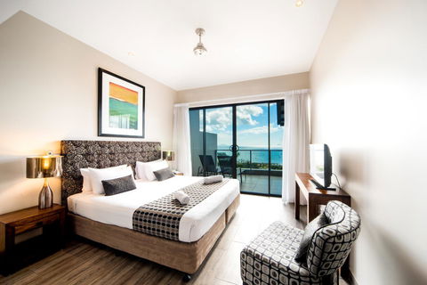 Whitsunday Reflections - Sydneys Hotel 19