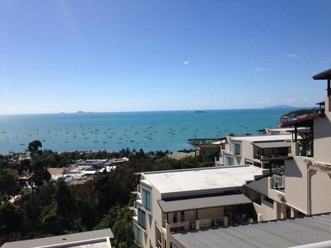 Whitsunday Reflections - Sydneys Hotel 0