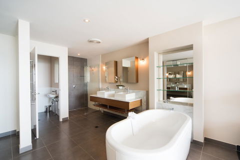 Whitsunday Reflections - Sydneys Hotel 17