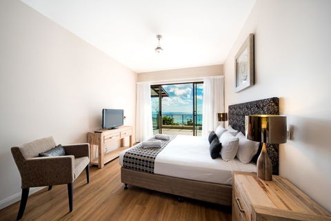 Whitsunday Reflections - Sydneys Hotel 28