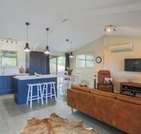 Bed  Breakfast 1 Bedroom Guest House - Sydneys Hotel