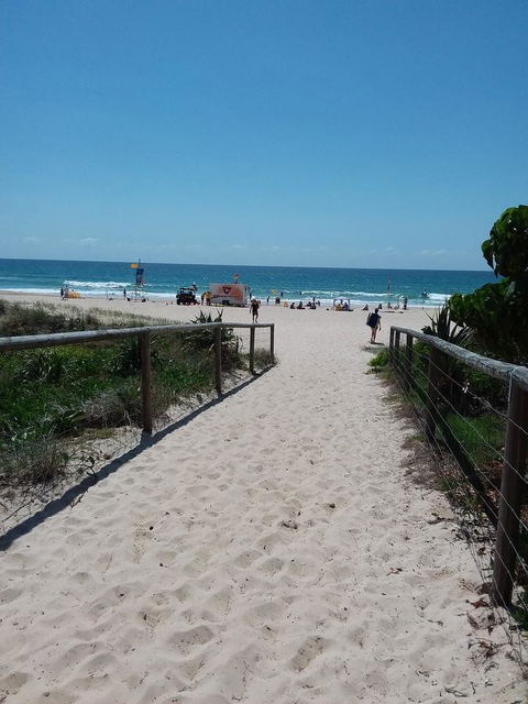 Surfers Chalet - Sydneys Hotel 5