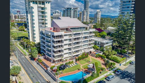 Surfers Chalet - Sydneys Hotel 30