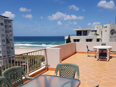 Surfers Chalet - Sydneys Hotel 37