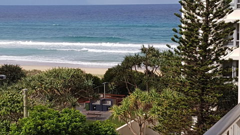 Surfers Chalet - Sydneys Hotel 23