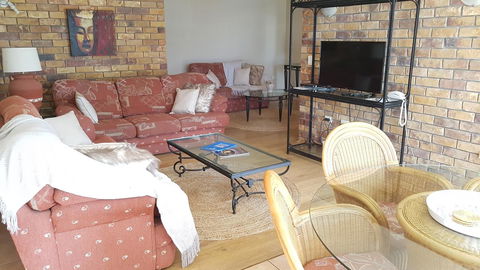 Surfers Chalet - Sydneys Hotel 24