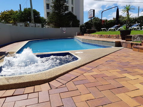 Surfers Chalet - Sydneys Hotel 3