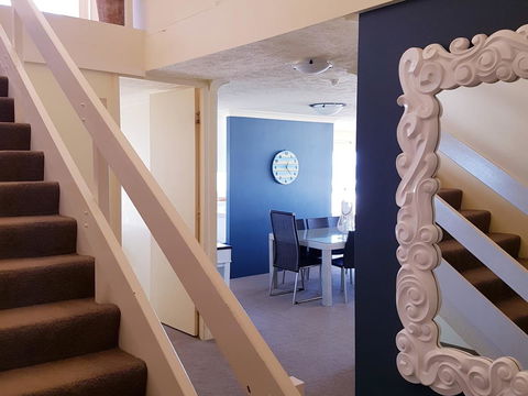 Surfers Chalet - Sydneys Hotel 34