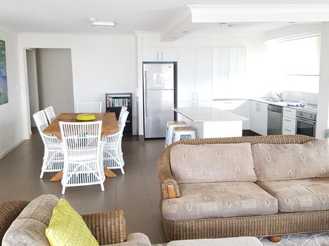 Surfers Chalet - Sydneys Hotel 33