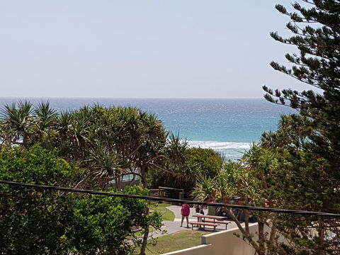 Surfers Chalet - Sydneys Hotel 28