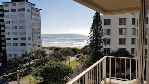 Surfers Chalet - Sydneys Hotel 15