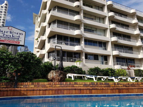 Surfers Chalet - Sydneys Hotel 13