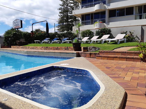Surfers Chalet - Sydneys Hotel 6