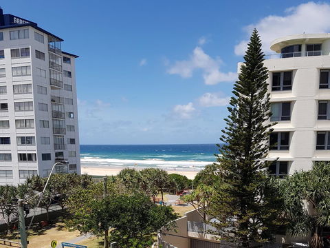 Surfers Chalet - Sydneys Hotel 29