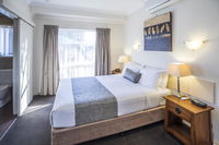 Book Emerald Accommodation Vacations Sydneys Hotel Sydneys Hotel