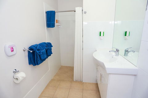 Port Douglas Motel - Sydneys Hotel 13