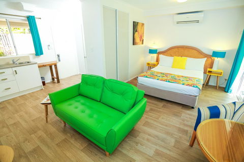 Port Douglas Motel - Sydneys Hotel 12