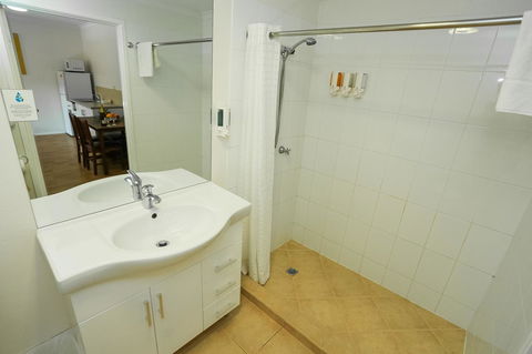 Port Douglas Motel - Sydneys Hotel 6