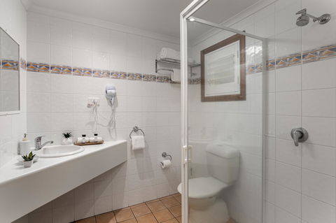 Sunlit Waters Studio Apartments - Sydneys Hotel 11