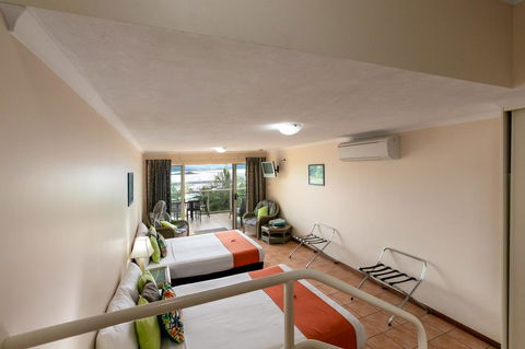 Sunlit Waters Studio Apartments - Sydneys Hotel 24