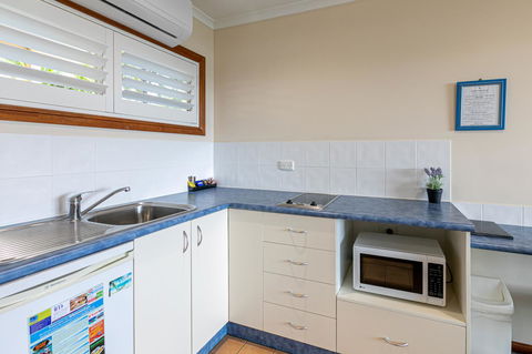 Sunlit Waters Studio Apartments - Sydneys Hotel 12