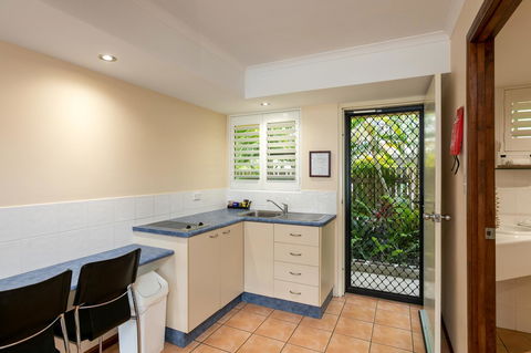 Sunlit Waters Studio Apartments - Sydneys Hotel 27