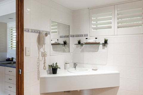 Sunlit Waters Studio Apartments - Sydneys Hotel 26