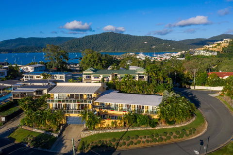 Sunlit Waters Studio Apartments - Sydneys Hotel 6