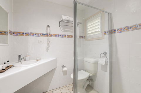 Sunlit Waters Studio Apartments - Sydneys Hotel 20