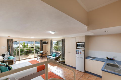 Sunlit Waters Studio Apartments - Sydneys Hotel 38