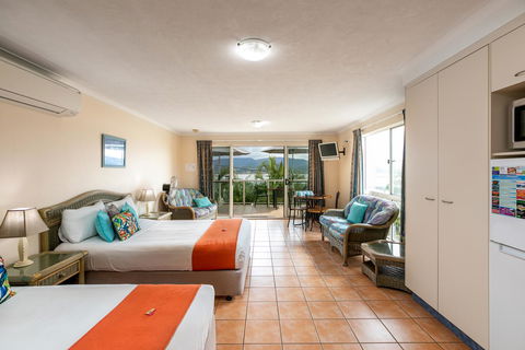 Sunlit Waters Studio Apartments - Sydneys Hotel 39