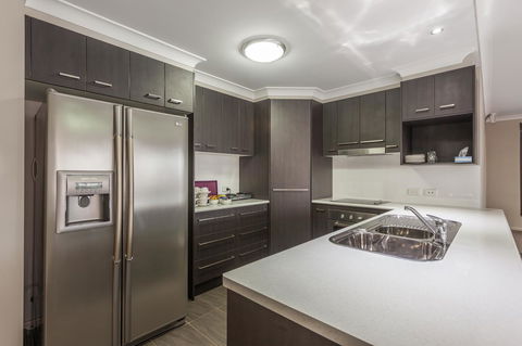 Platinum International - Sydneys Hotel 31