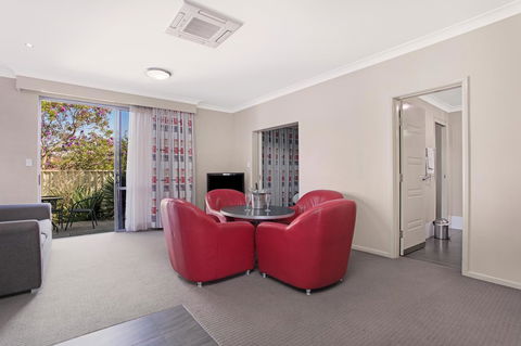 Platinum International - Sydneys Hotel 13