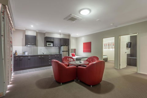 Platinum International - Sydneys Hotel 2